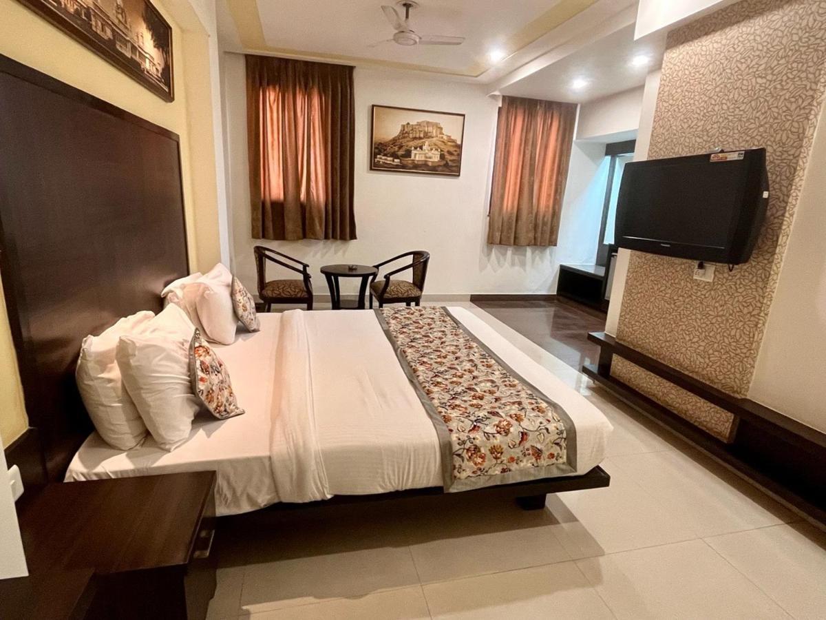 Ratnawali – A Vegetarian Heritage Hotel Jaipur Bagian luar foto
