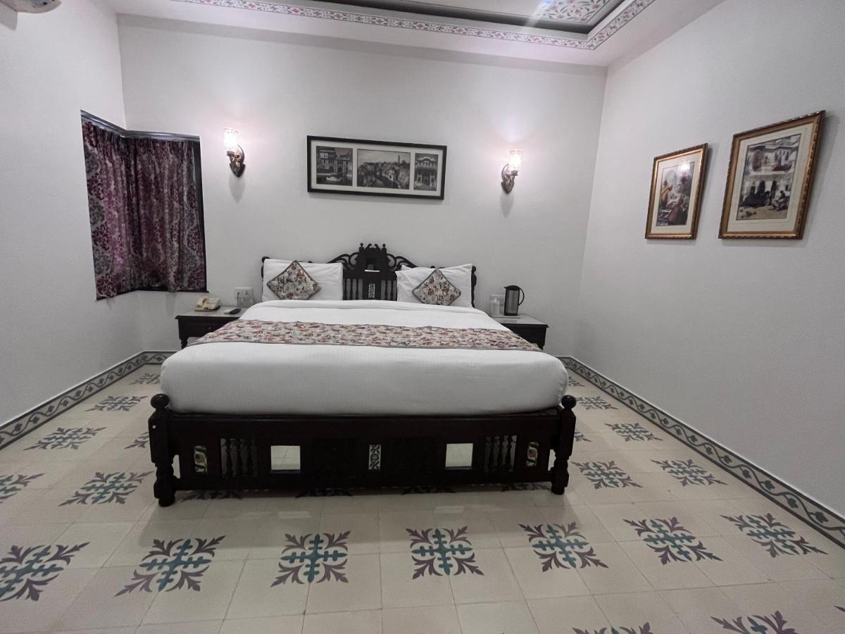 Ratnawali – A Vegetarian Heritage Hotel Jaipur Bagian luar foto