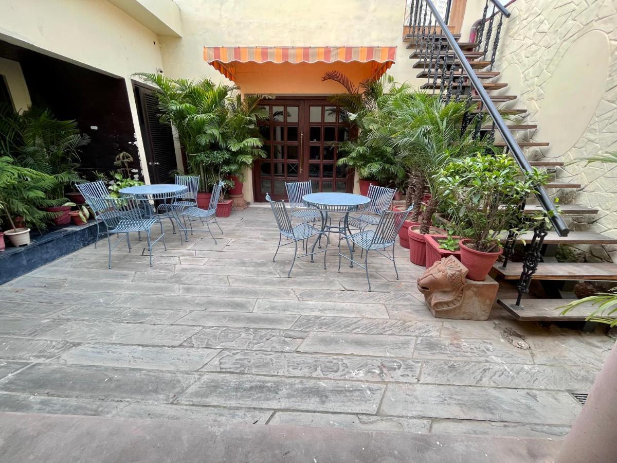 Ratnawali – A Vegetarian Heritage Hotel Jaipur Bagian luar foto