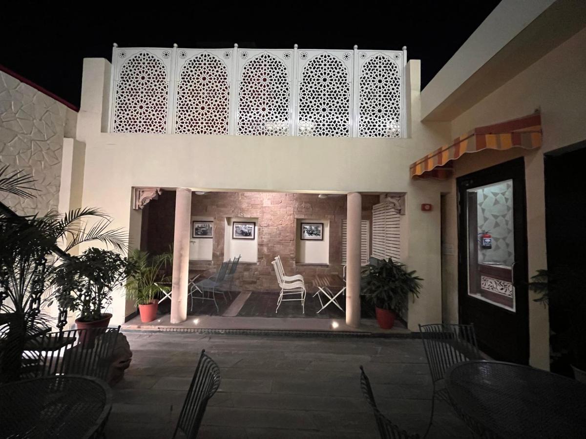 Ratnawali – A Vegetarian Heritage Hotel Jaipur Bagian luar foto