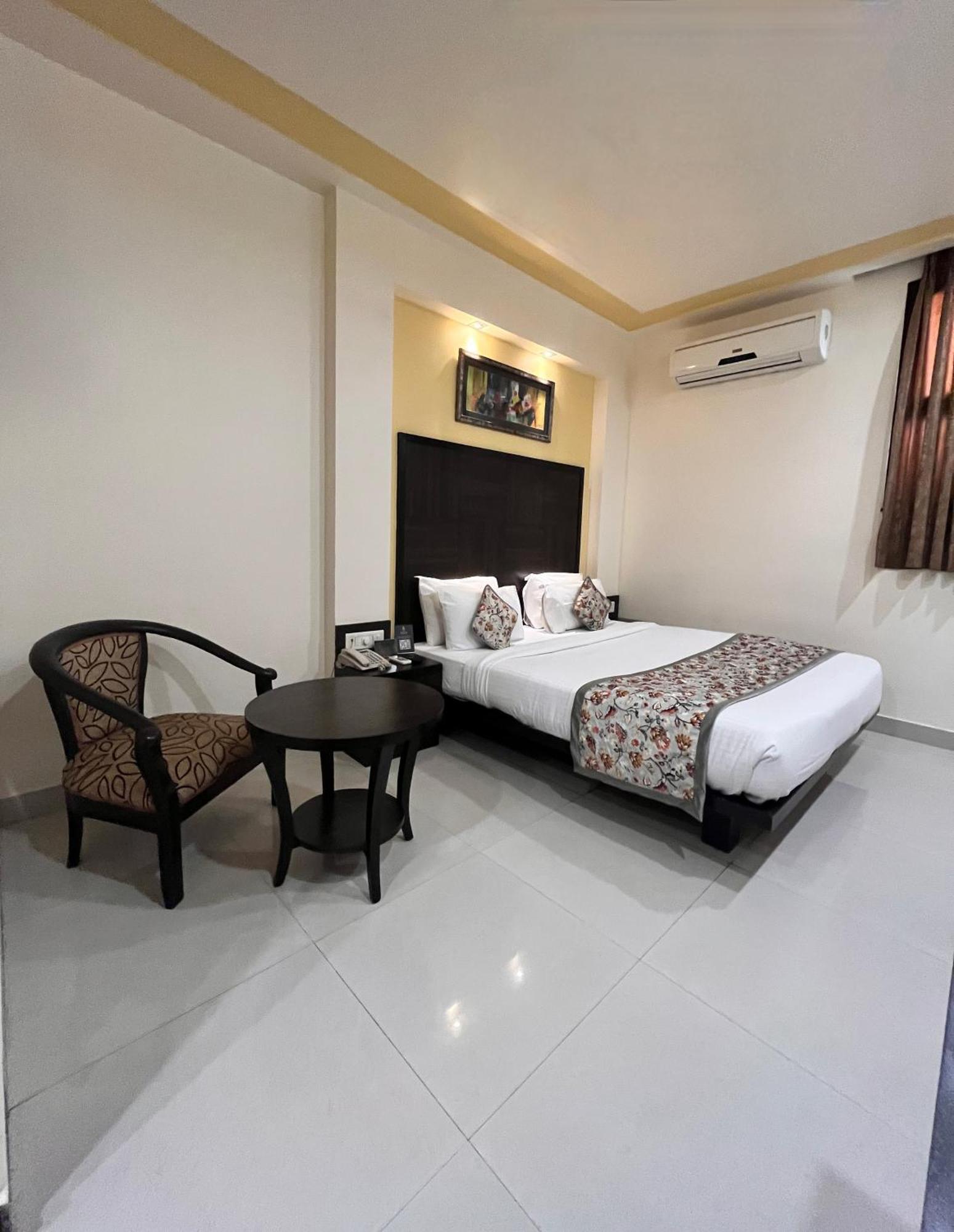 Ratnawali – A Vegetarian Heritage Hotel Jaipur Bagian luar foto