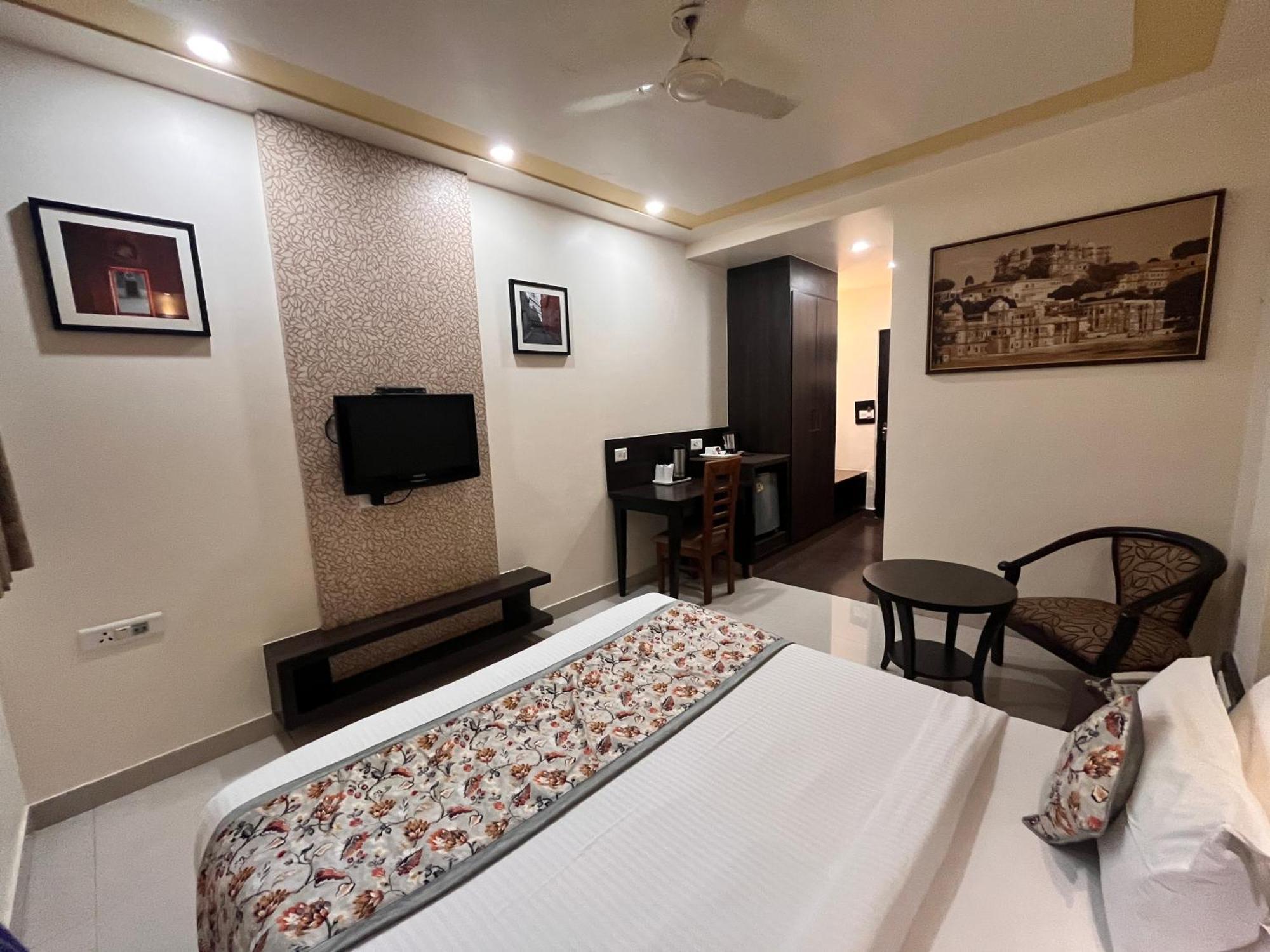 Ratnawali – A Vegetarian Heritage Hotel Jaipur Bagian luar foto