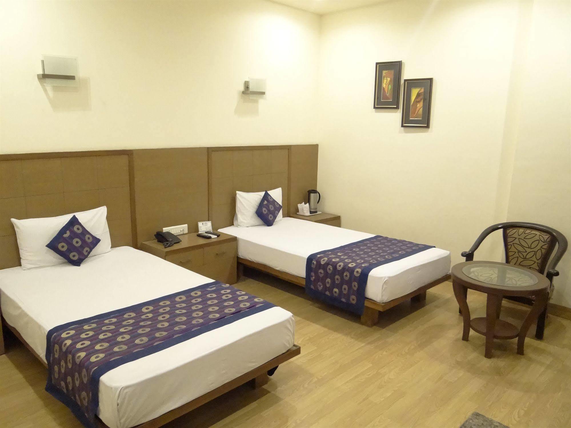 Ratnawali – A Vegetarian Heritage Hotel Jaipur Bagian luar foto