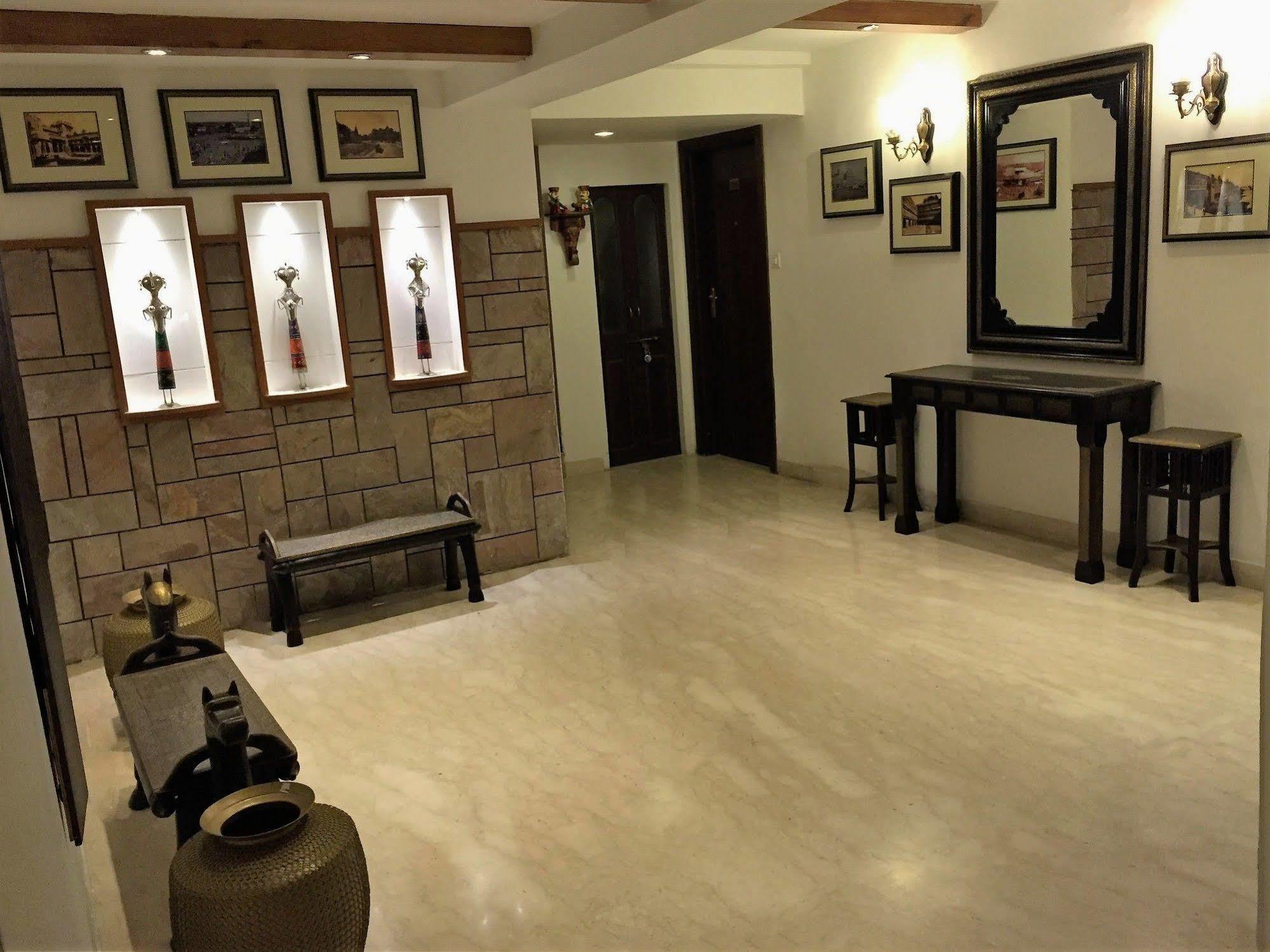 Ratnawali – A Vegetarian Heritage Hotel Jaipur Bagian luar foto